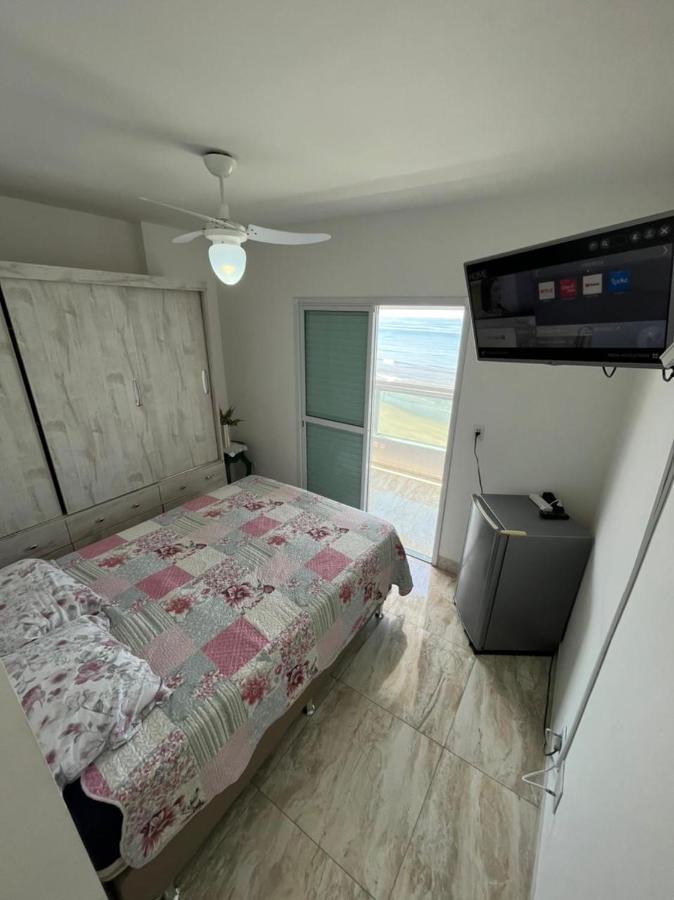 Mongaguá com vista para o Mar pé na areia Exterior foto
